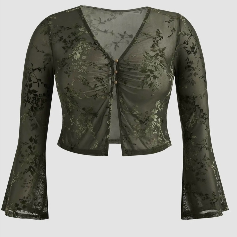 MESH V-NECK FLORAL BUTTON LONG SLEEVE
BLOUSE CURVE & PLUS